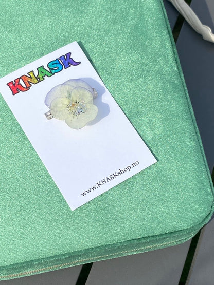 BROSJE av ekte stemorsblomst, metall - Hårpynt KNASK