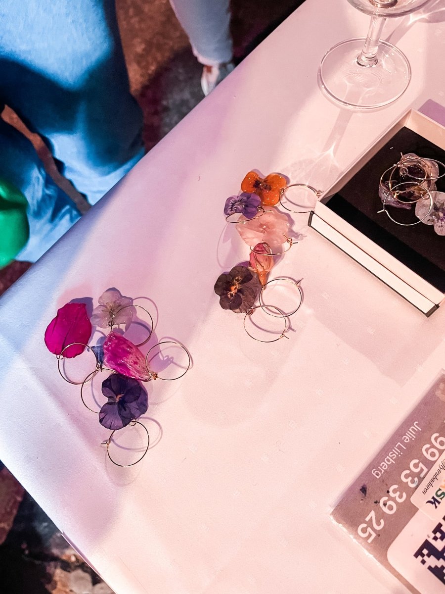 CHARMS til vinglass 🥂 eller strikketøy 🧶 Ekte tørkede blomster - KNASK