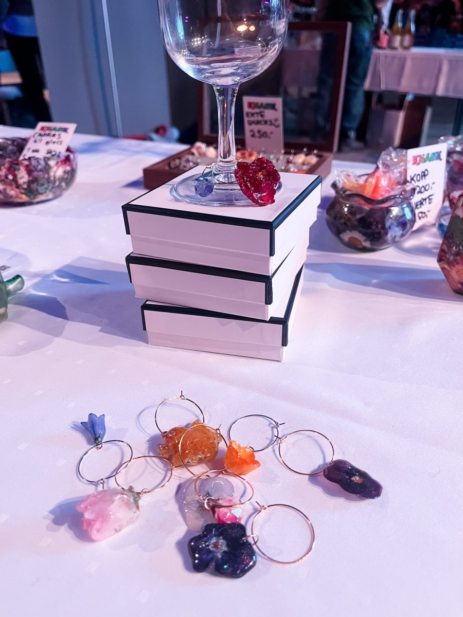 CHARMS til vinglass 🥂 eller strikketøy 🧶 Ekte tørkede blomster - KNASK