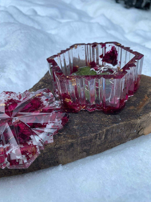 Frost smykkeskrin, røde roseblader i epoxy resin kunstharpiks - KNASK
