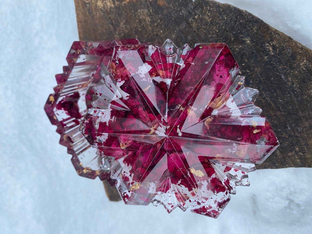 Frost smykkeskrin, røde roseblader i epoxy resin kunstharpiks - KNASK