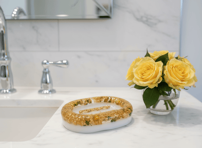 GYLDNE ROSEKNOPPER såpeskål, ekte tørkede blomster - Interiør KNASK