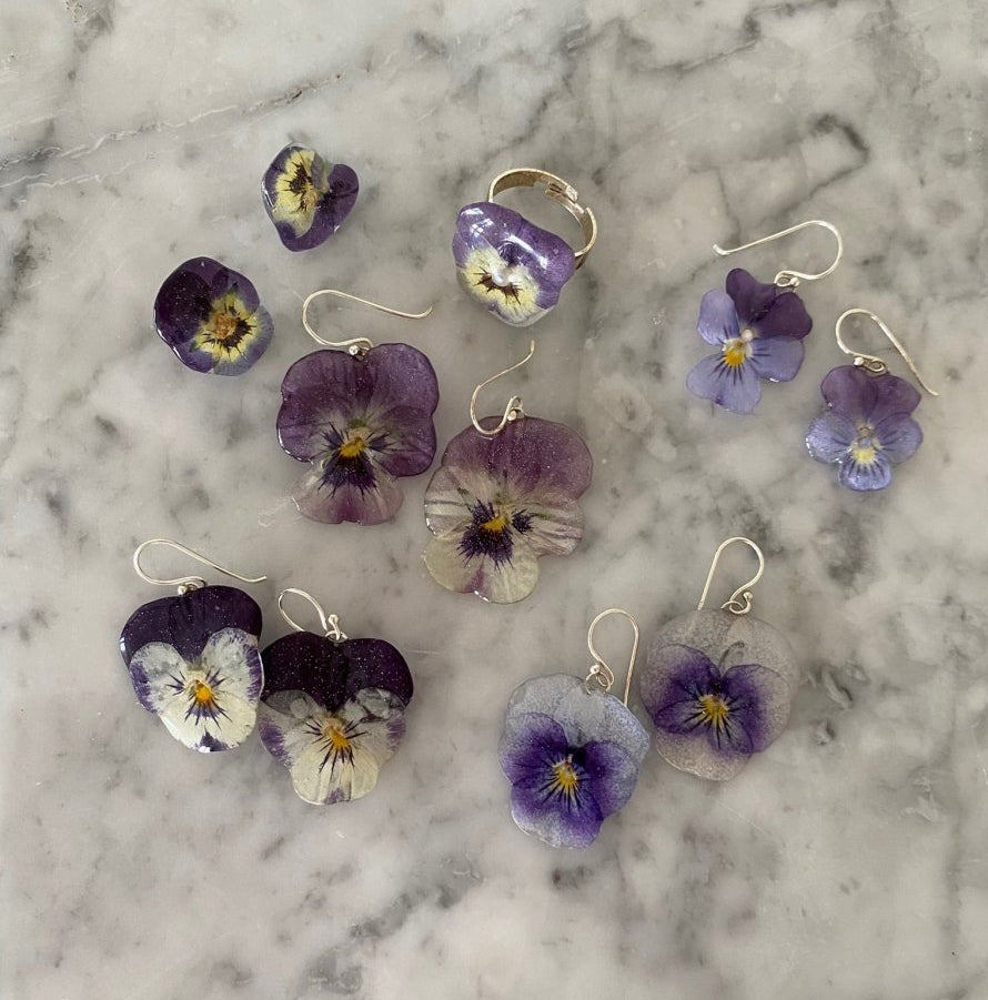 HALLOWEEN FIOLER øredobber av ekte stemorsblomst, ørestift med lås - Øredobber KNASK