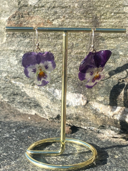 HVIT & LILLA fiol - øredobber, 3D stemorsblomst, sølv - Øredobber KNASK