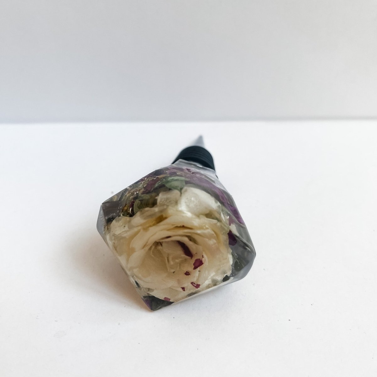 HVIT ROSE vinstopper, ekte tørkede blomster - Interiør KNASK