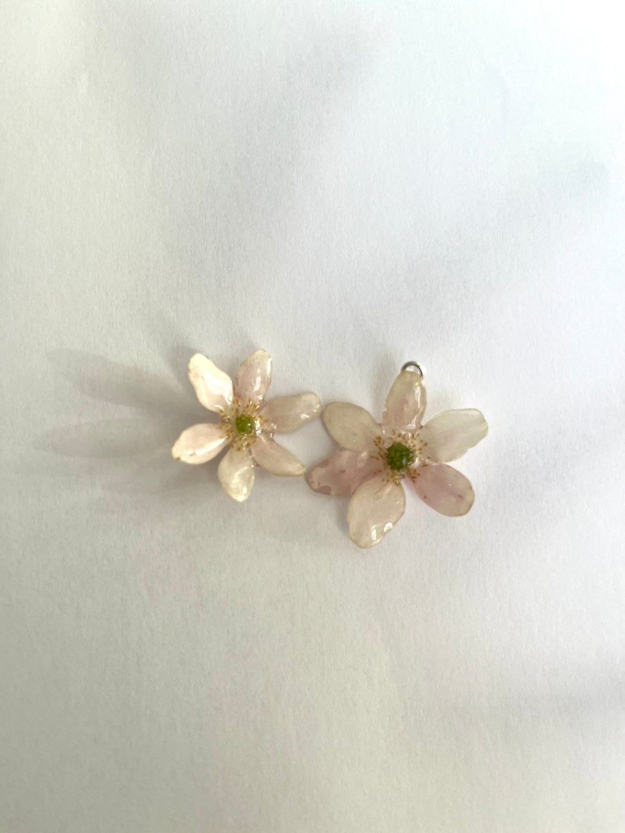 HVITVEIS blomstersmykke, 3D - tørket blomst, sølvkjede - Smykke KNASK