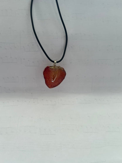 JORDBÆR - HJERTE smykke - ekte tørket frukt - Smykke KNASK