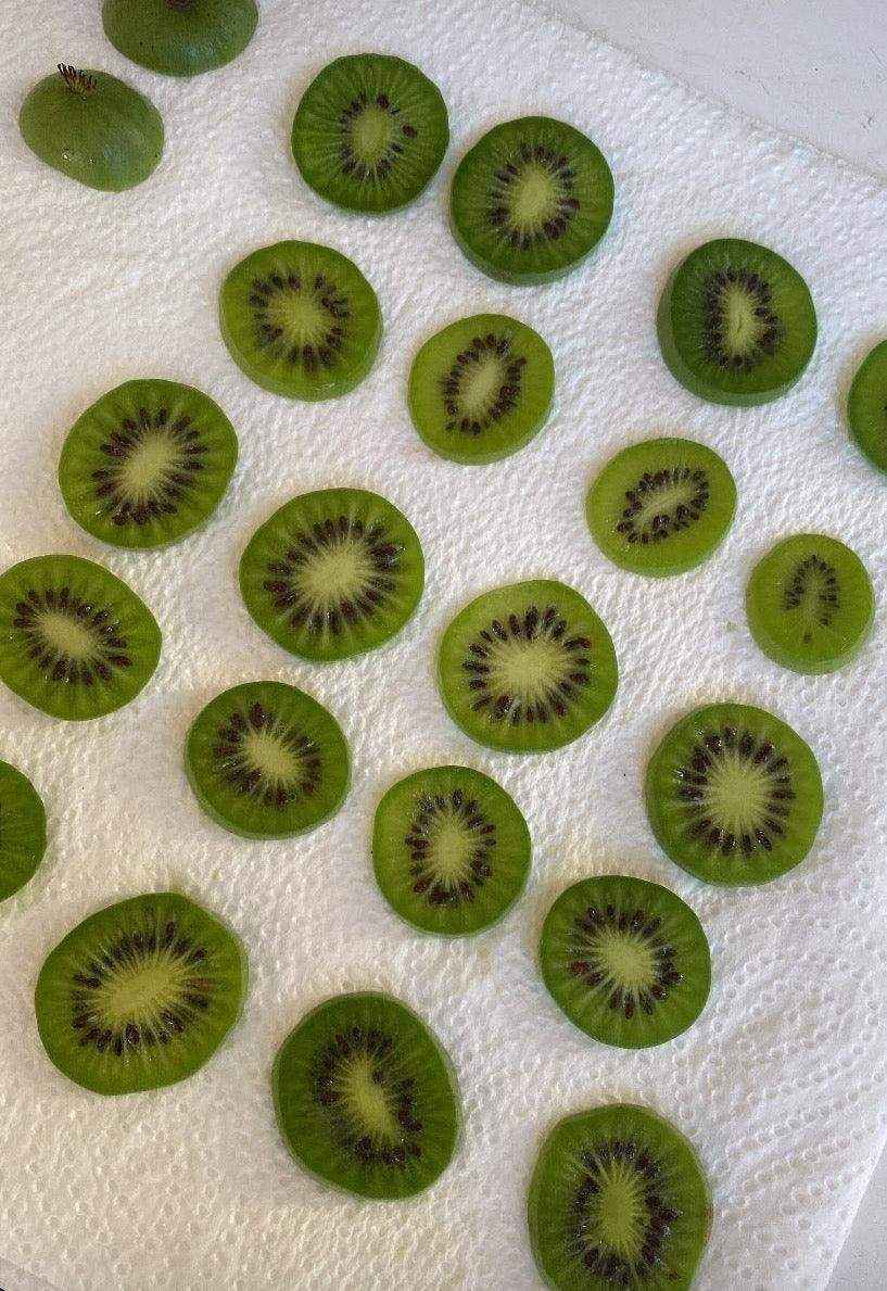 Mini-kiwi smykke, presset kiwibær, metall eller sølvkjede - KNASK