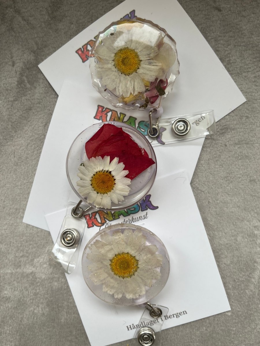 KNASK ID - kortholder - ekte tørkede blomster - Brosje KNASK