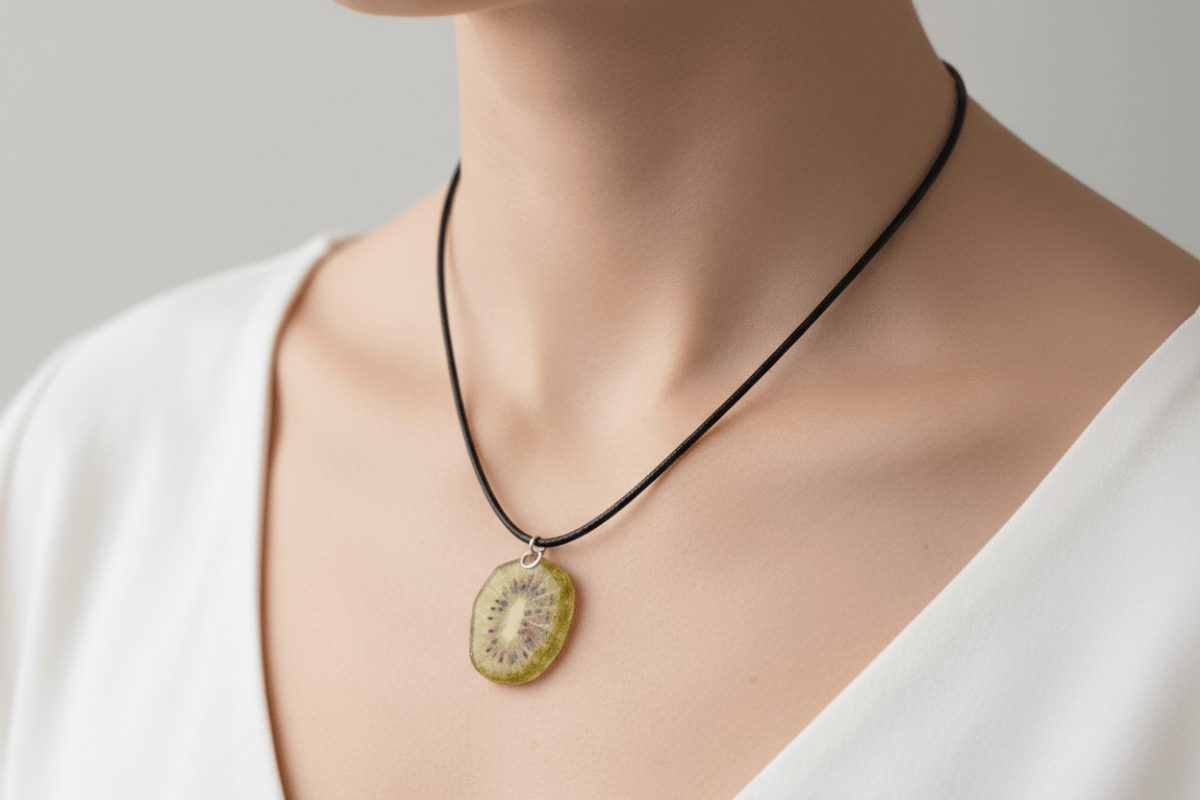 Mini - Kiwi KIWIBÆR smykke - ekte tørket frukt - Smykke KNASK