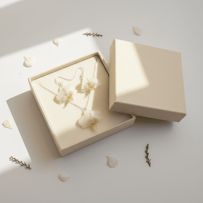 MINIATYR ORKIDÉ gavesett - blomstersmykke og øredobber av ekte blomster - Gavesett KNASK