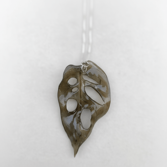 MONSTERA Monkey Leaf smykke, 3D - tørket blad, sølvkjede - Smykke KNASK