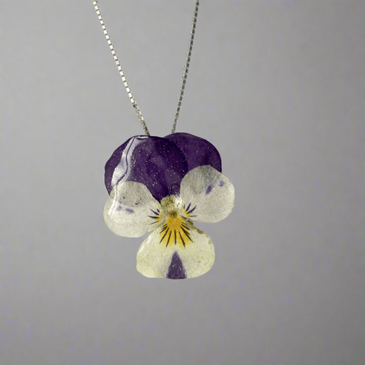 NATT & DAG blomstersmykke, tørket stemorsblomst, 925 sølvkjede - Smykke KNASK