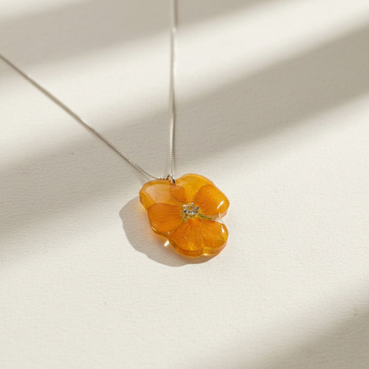 ORANGE FIOL blomstersmykke, 3D-tørket stemorsblomst, 925 sølvkjede - KNASK