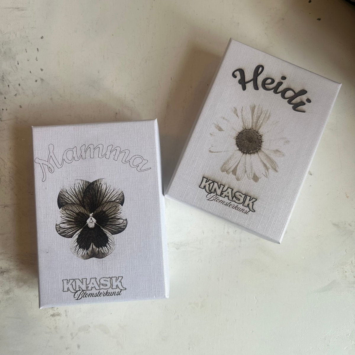 PERSONLIG gaveeske med custom navn og blomst - Gavesett KNASK