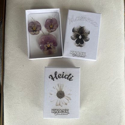 PERSONLIG gaveeske med custom navn og blomst - Gavesett KNASK