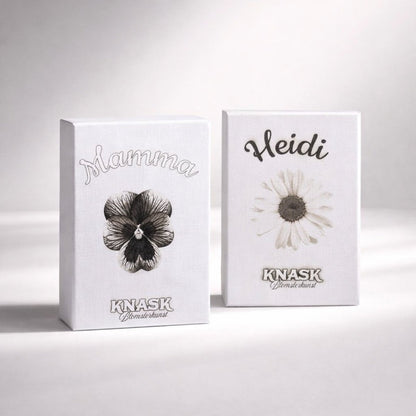 PERSONLIG gaveeske med custom navn og blomst - Gavesett KNASK