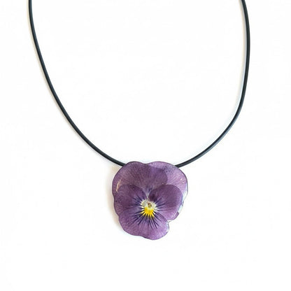 PLOMME - FIOL blomstersmykke, ekte stemorsblomst Viola tricolor, 925 sølv ørekroker - Smykke KNASK