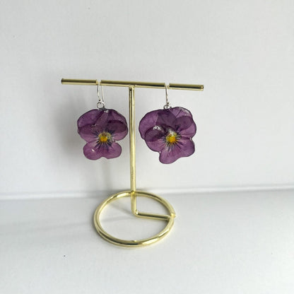 PLOMME - LILLA FIOLER øredobber, 3D - tørket stemorsblomst, sølv ørekroker - Øredobber KNASK
