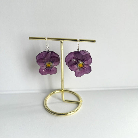 PLOMME - LILLA FIOLER øredobber, 3D - tørket stemorsblomst, sølv ørekroker - Øredobber KNASK