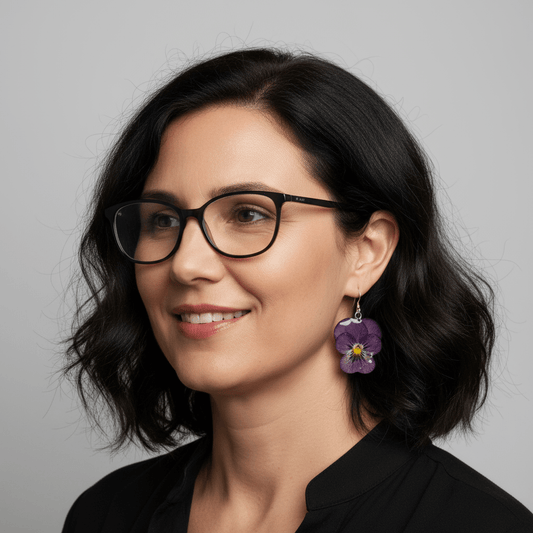 PLOMME - LILLA FIOLER øredobber, tørket stemorsblomst, sølv ørekroker - Øredobber KNASK