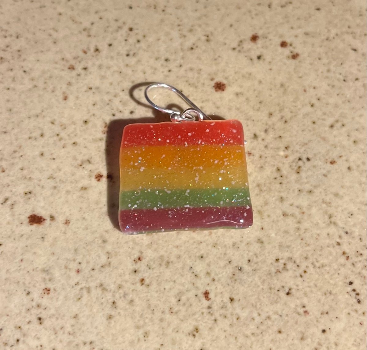 PRIDE - FLAGG øredobber, regnbue - snop, ekte godteri - Øredobber KNASK