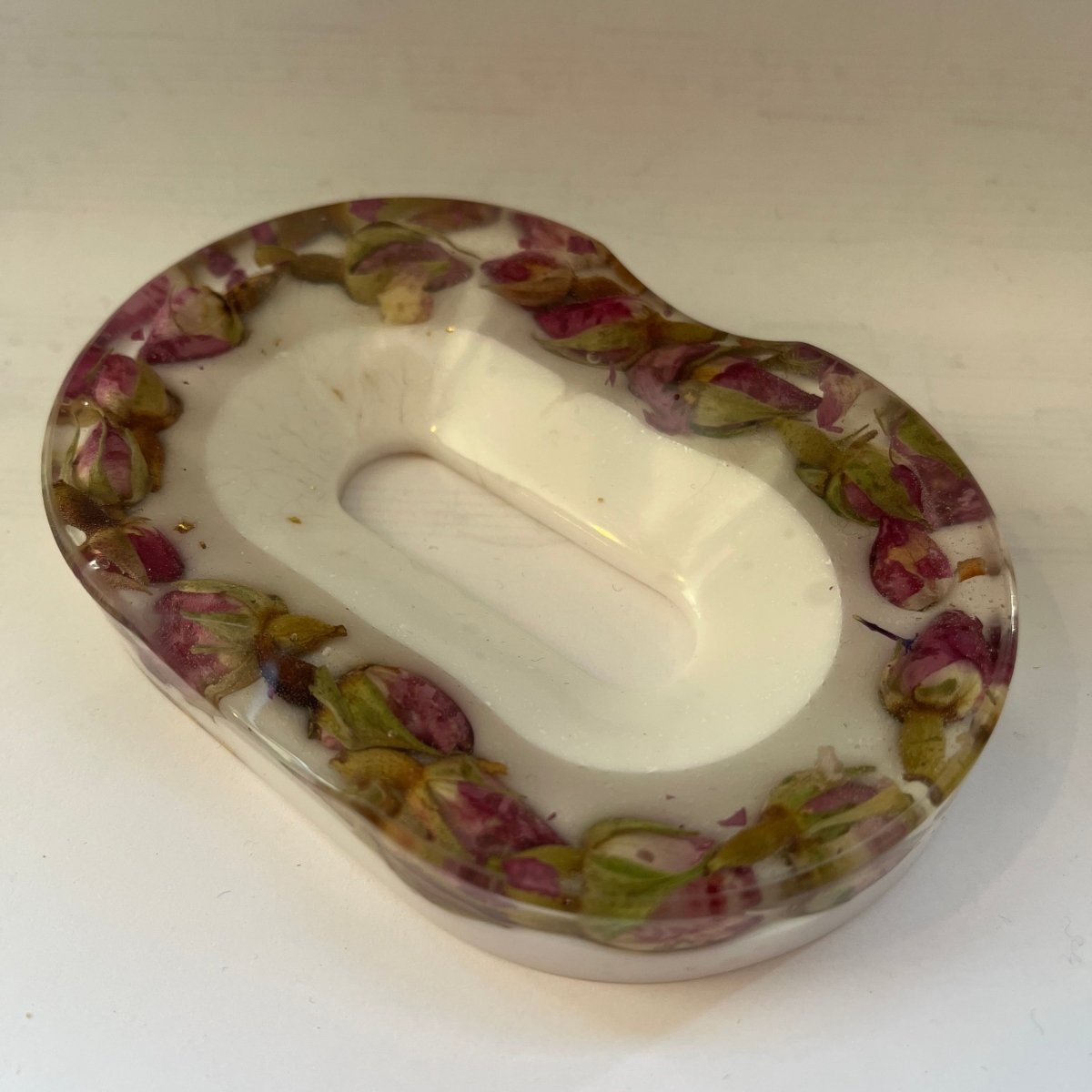 ROSA ROSEKNOPPER såpeskål – blomsterkunst av ekte tørkede roser - Interiør KNASK