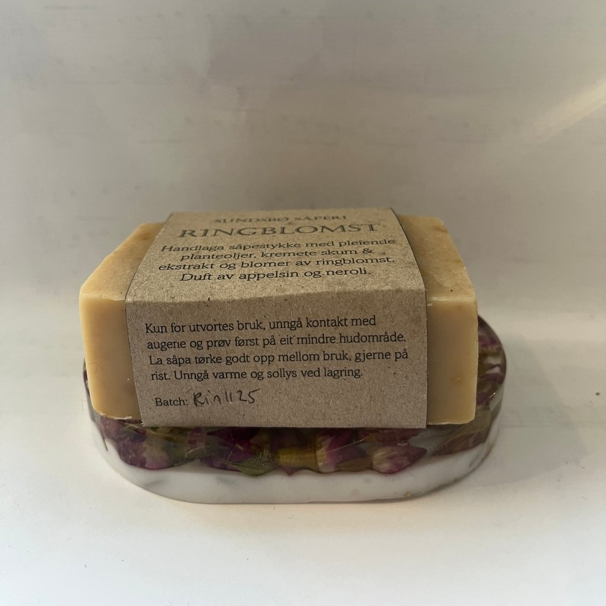 ROSA ROSEKNOPPER såpeskål – blomsterkunst av ekte tørkede roser - Interiør KNASK