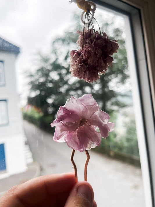 SAKURA KIRSEBÆRBLOMST hårnål, 3D - tørket blomst - Hårpynt KNASK