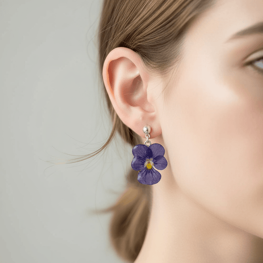 SMÅ BLÅ FIOLER blomster - øredobber, 3D - tørket stemorsblomst, 925 sølv - Øredobber KNASK