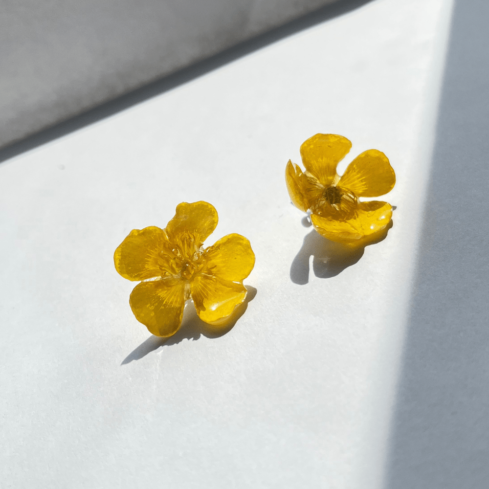 🌼SMØRBLOMST - sett🌼 (blomstersmykke + øredobber) - Øredobber KNASK