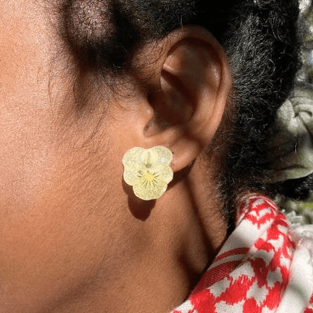 SMØRGUL FIOL øredobber - ekte tørkede blomster, ørestift med lås - Øredobber KNASK