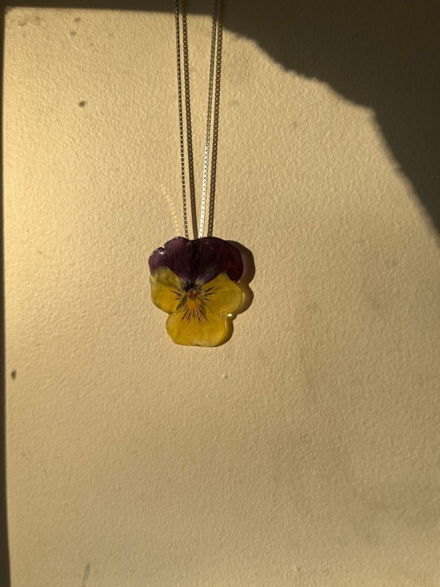 VILLA FIOL smykke - ekte tørket stemorsblomst - Smykke KNASK