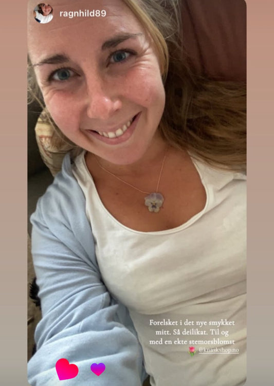 VIOLETTA blomstersmykke, ekte stemorsblomst Viola tricolor, 925 sølv ørekroker - Smykke KNASK