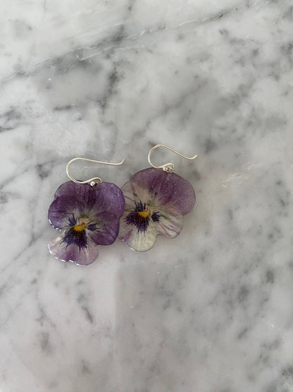 VIOLETTA øredobber, ekte stemorsblomst Viola tricolor, 925 sølv ørekroker - Øredobber KNASK