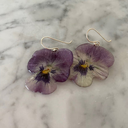 VIOLETTA øredobber, ekte stemorsblomst Viola tricolor, 925 sølv ørekroker - Øredobber KNASK