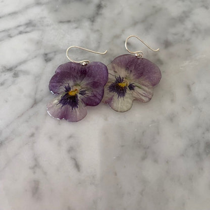 VIOLETTA øredobber, ekte stemorsblomst Viola tricolor, 925 sølv ørekroker - Øredobber KNASK