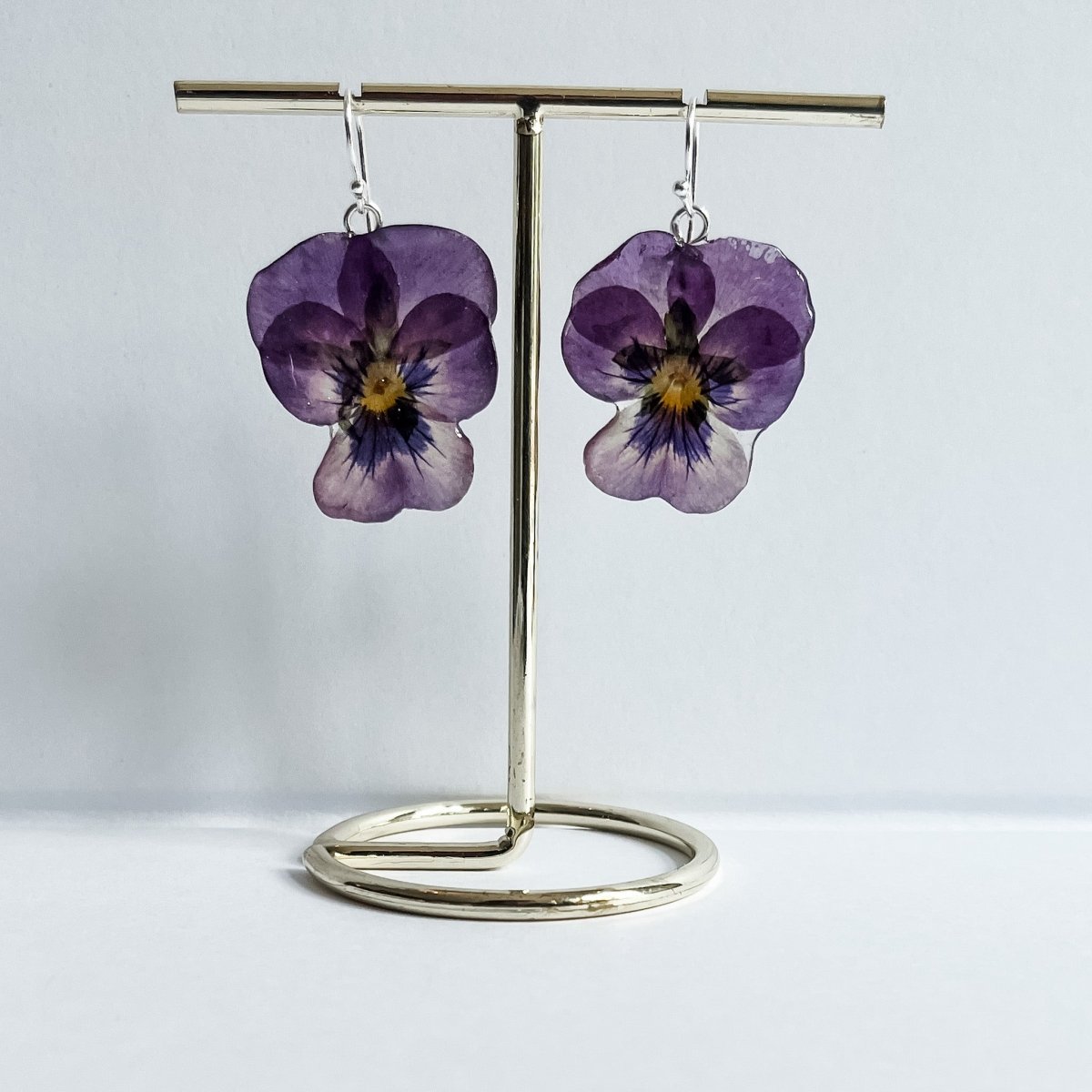 VIOLETTA øredobber, ekte stemorsblomst Viola tricolor, 925 sølv ørekroker - Øredobber KNASK